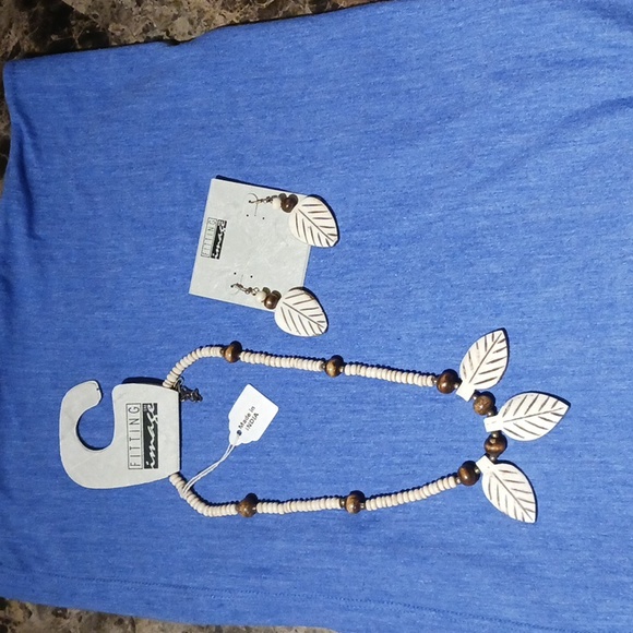Fitting Image Women's Wood Carved, Beaded Autumn Leaf Set. - Picture 1 of 8